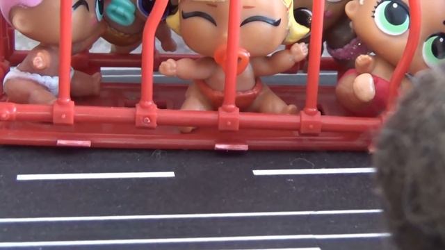 КУКЛЫ ЛОЛ СЮРПРИЗ МУЛЬТИКИ! ЗАГАДКИ ОТ БАБКИ, КТО УГАДАЛ, ТОТ УБЕЖАЛ) #Мультики с куклами новые