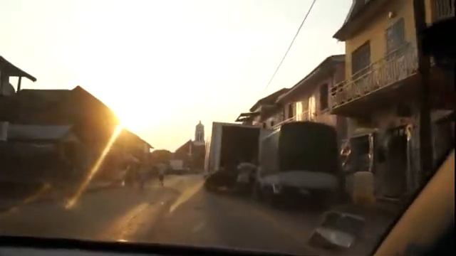 Мадагаскар Дорога в Миандривазо   Закат и город