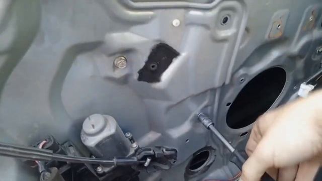 Ремонт дверей: снятие обшивки и замена ручек