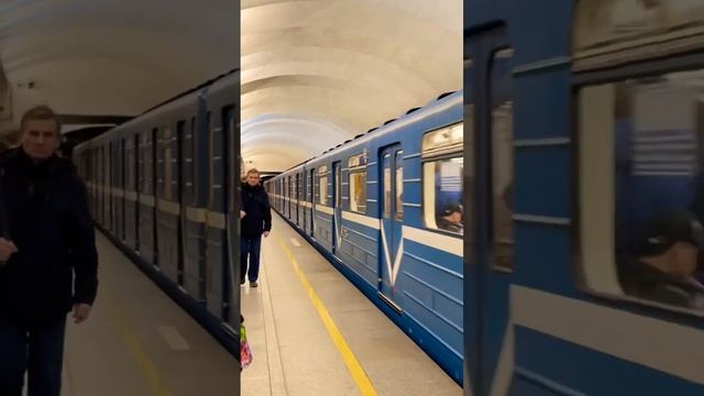 ￼Отправление 81-717/714.5 со станции «Достоевская»