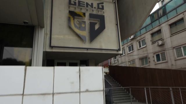 WE'RE AT THE GEN.G HQ! - #XLKOREA VLOG 1