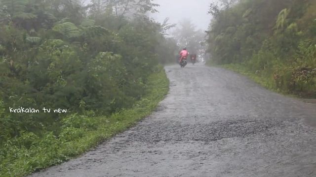 honda jazz los power dan putar balik pas hujan lebat di jalur bawang-dieng ll tanjakan krakalan