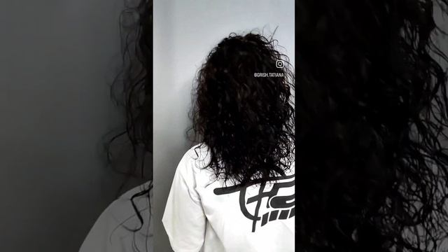 почему девушки скрывают свои кудрявые волосы? может быть дело в укладке?