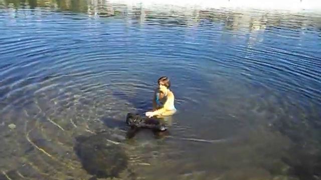 Роман-Кош Ива  плавает.AVI