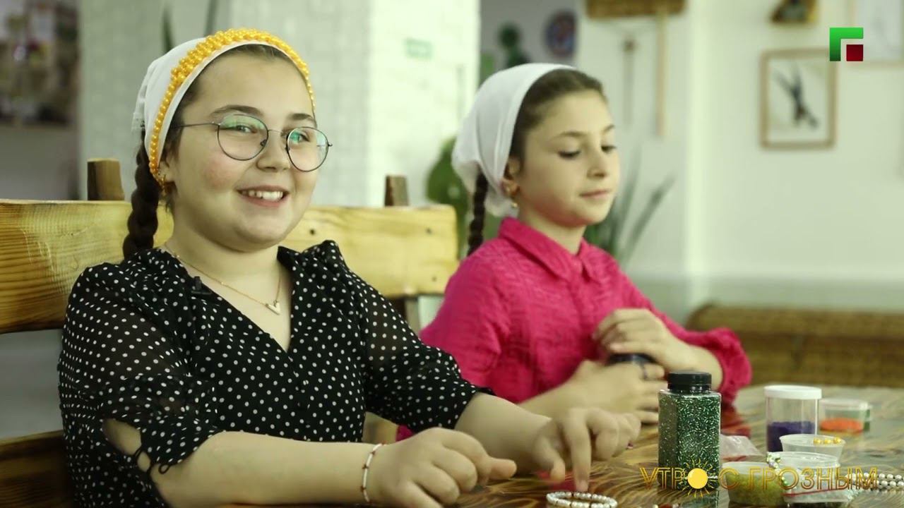 ХЕДА РАСУЛАЕВА - ОТЛИЧНО УЧИТСЯ, ИЗУЧАЕТ КОРАН, ЗАНИМАЕТ РУКОДЕЛИЕМ, ПОЕТ