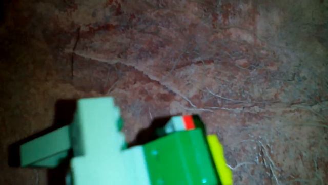 Лего. Зелёный человечек.