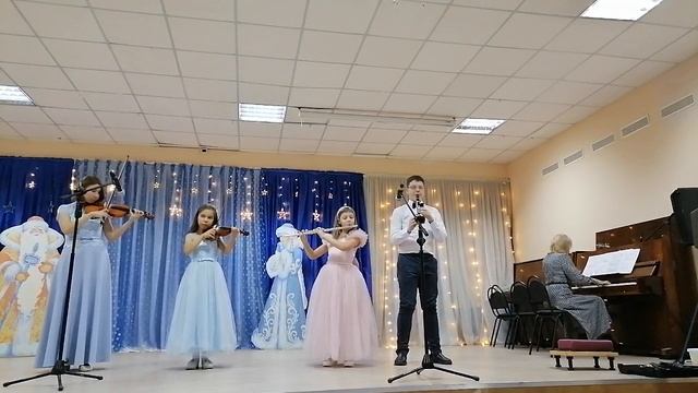 В. А. Моцарт Дивертисмент 2
Ансамбль,, Созвучие 