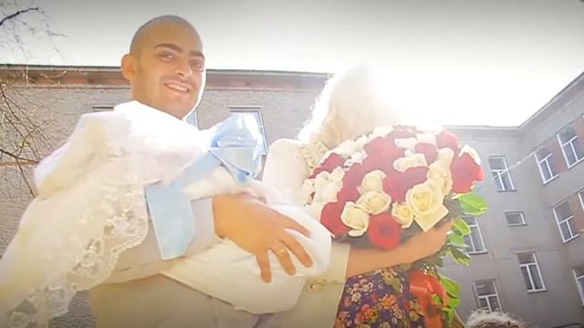 Самая красивая и трогательная встреча в роддоме Саша (Новосибирск 2015)