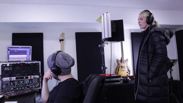 SHE SINGS AND FIDDLES