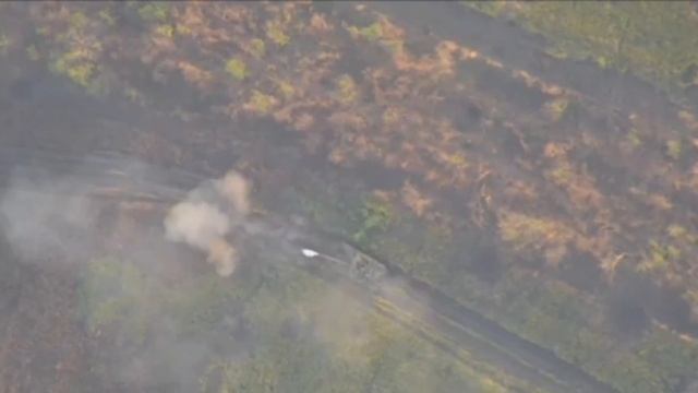 ⚡️На Украине хлопцы нажрались наркоты и выехали в поле покататься на танке и пострелять