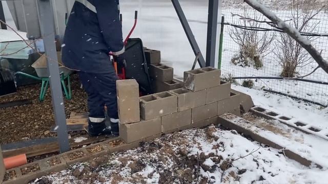 20.11.21. Навес превращается в гараж/мастерскую)). Кажется, зима пришла…