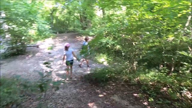 Поход на разрушенный немецкий мост вдоль реки черная.