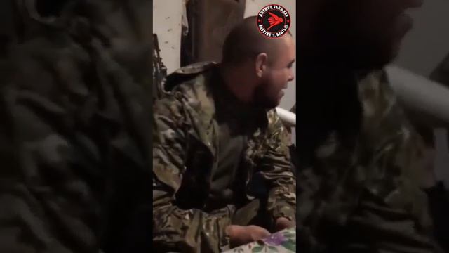  Наш боец поет
