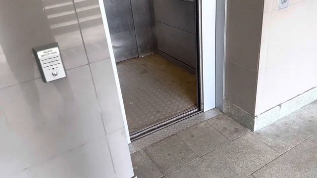 Лифты в подземном переходе на Волоколамском шоссе, в городе Москва // 21 июня 2023 года