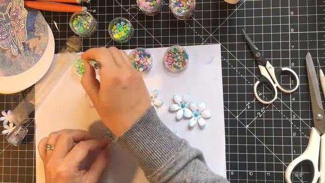 NATALIA SMITH SHOWS HOW TO MAKE AN EASEL CARD