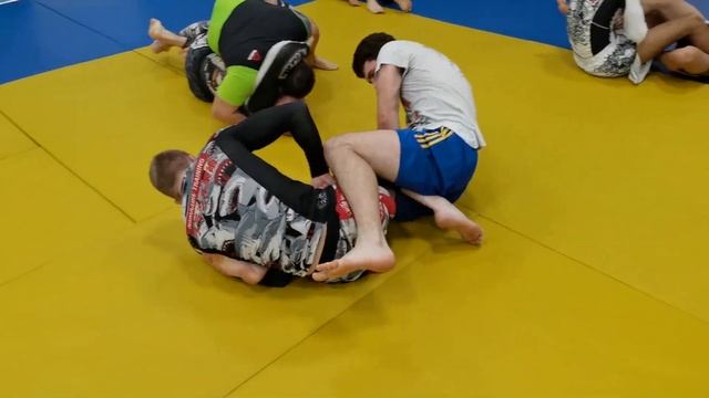 Бжж кэмп с Абдулбари Гусейновым. Одна тренировка в формате ноуги. Выходы из бэкмаунта.