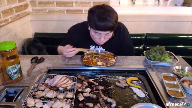 숙성생삼겹살 무한리필.. 9900원?? 족발 보쌈도 먹고 막국수 또묵자!!