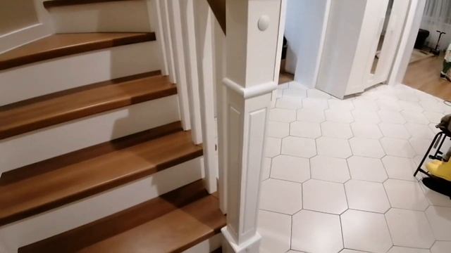 Лестница на металлокаркасе, полная обшивка металлокаркаса лестницы.