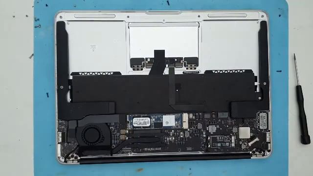 Changement Batterie Macbook A1466