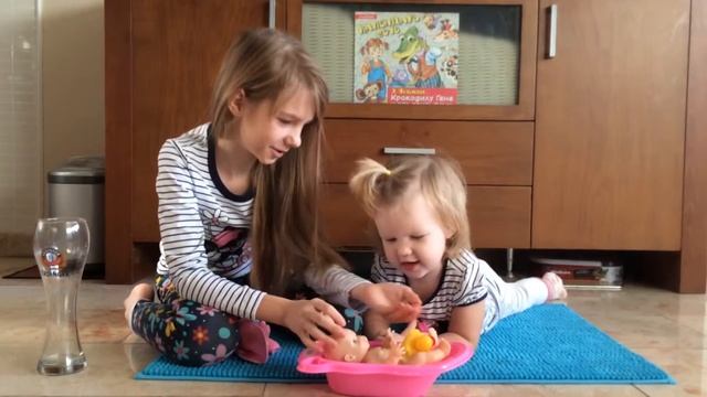 Купаем Лялю в шариках орбиз