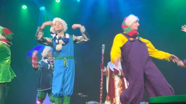 Цирковое шоу «БЕЛОСНЕЖКА И 7 ГНОМОВ» 03.01.2023. 12:00 - «ПРАЗДНИК К НАМ СТУЧИТСЯ СНОВА» (Д. Минин)