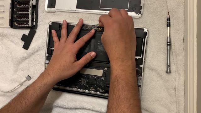 MacBook Pro A1502 13” Year 2015 Water Spill Easy Fix