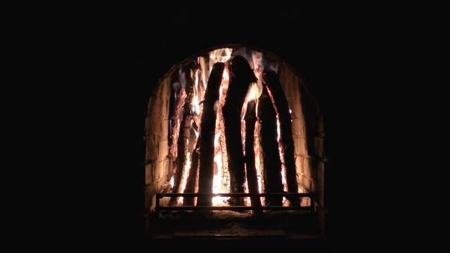 КАМИН СО ЗВУКАМИ МЕТЕЛИ ЗА ОКНОМ