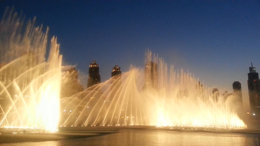 Фонтан Дубай. Танцующие фонтаны около Дубай Молла и Бурдж-Халифа. 8 февраля 2014 // 2 