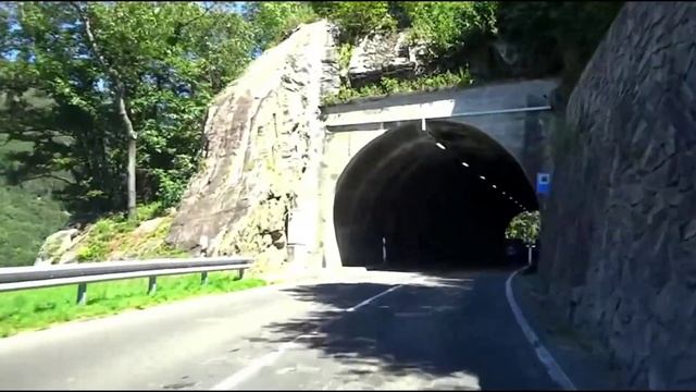 Головой вниз с плотиныАвтобаны ШвейцарииПлотина VerzascaБанджи-джампингНа машине в Европу