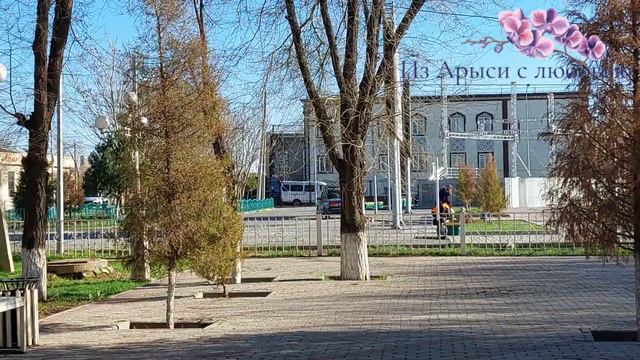 Весеннее обновление.  Аллея почётных граждан