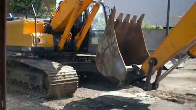 2 Экскаватор HYUNDAI R250LC-7.AVI