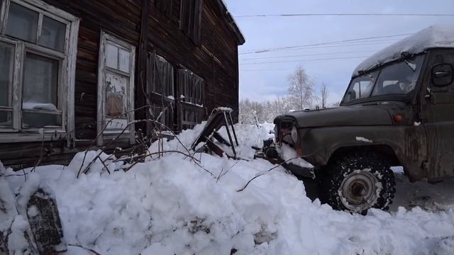 Чищу двор самодельным отвалом на УАЗ 469.
