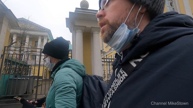 Работаем в Яндекс Про пешими курьерами в Москве в будний день.