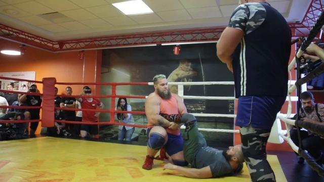 Максим Новоселов учит Алексея Серебрякова бороться Maxim Novoselov Wrestling Education Strongmans
