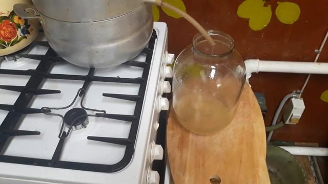 Приготовление яблочного сока в соковарке в домашних условиях.