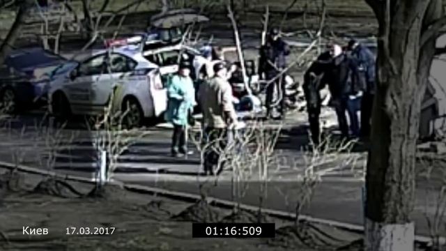 Жестокое избиение старика новой полицией. Видео с камеры наблюдения. Киев. 17.03.2017