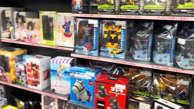 The BEST Pokémon Card Shop To Visit In Japan For Cheap Charizards!