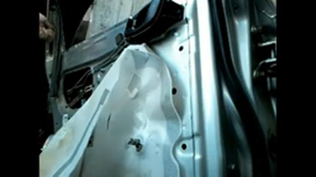 Ремонт дверей: снятие обшивки и замена ручек