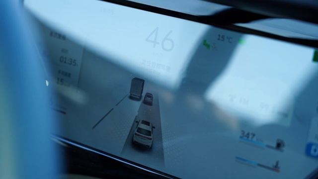 В сетевом разводят людей, дарят новые тачки, хотя говорили что будут платить только деньги.