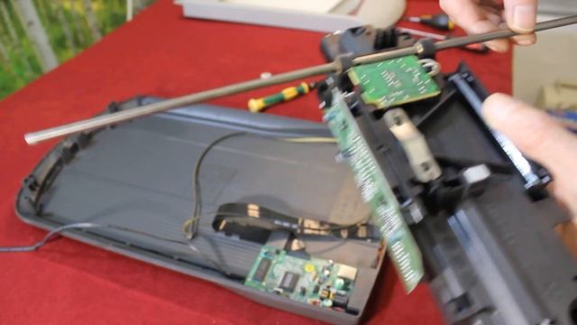 Извлекаем шаговый двигатель и ремень. Разборка сканера HP.
