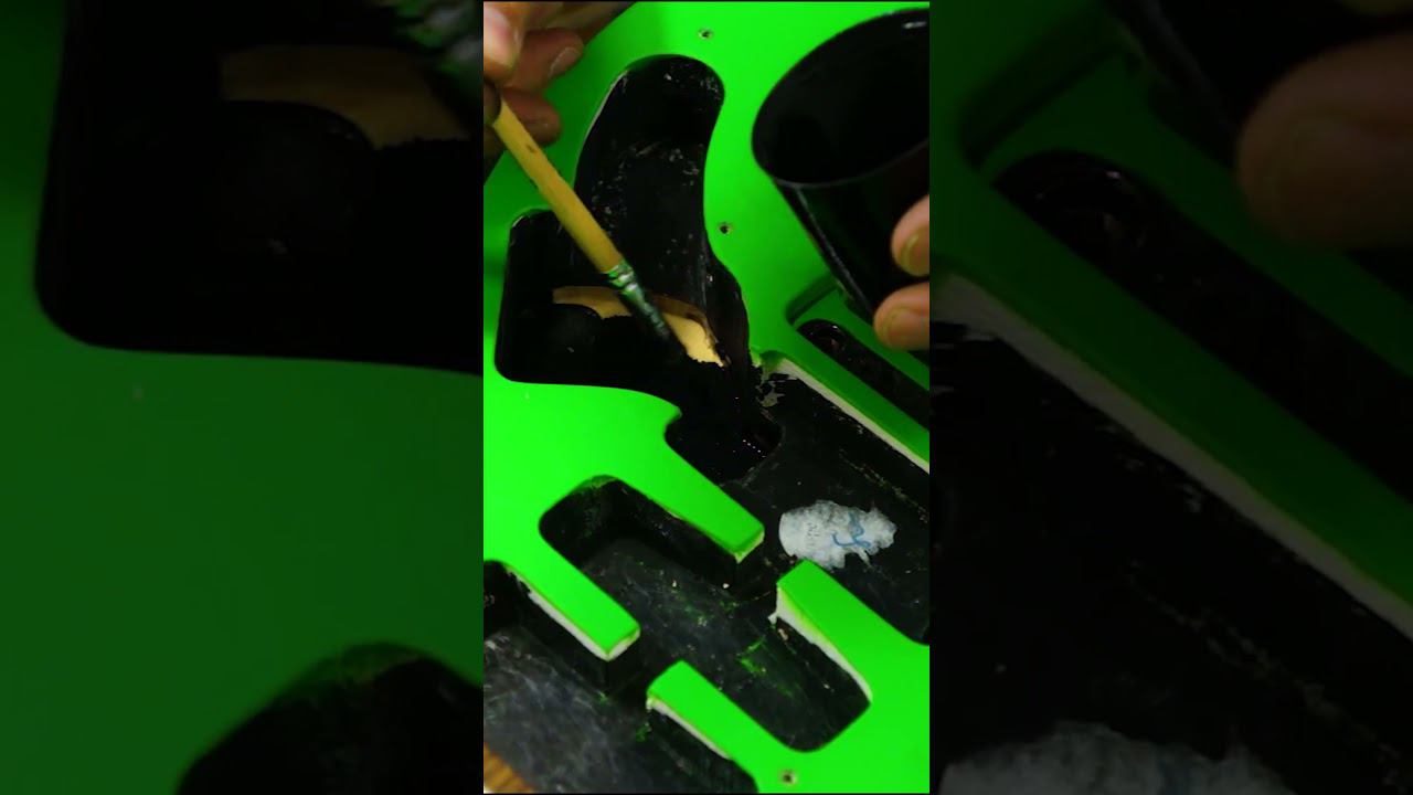 Сделали инструмент, заточенный под тяжёлую музыку!#ремонтгитарспб #guitar #guitarrepair #woodworking