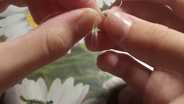 Идея двух вариантов колец из бисера. Как плести кольцо с лягушкой и вишенкой??