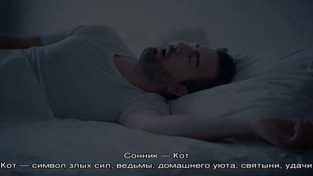 Белая кошка с котятами