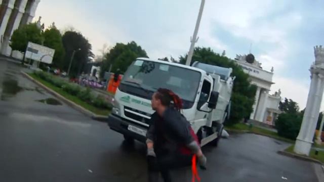 8июня 2013 ВДНХ GRANID прыжок вверх