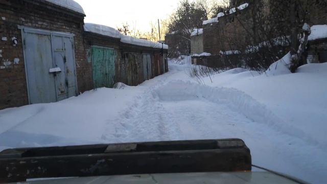 Простой способ почистить снег без лопаты