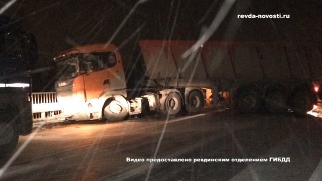 Под Ревдой разбились две Мазды с пьяными водителями