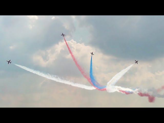 Групповой пилотаж Red Arrows Англия. 100-летие ВВС.