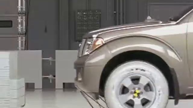 2007 Nissan Pathfinder Moderate Overlap Test