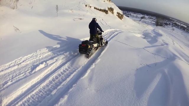 мой первый проезд на снегоходе ...