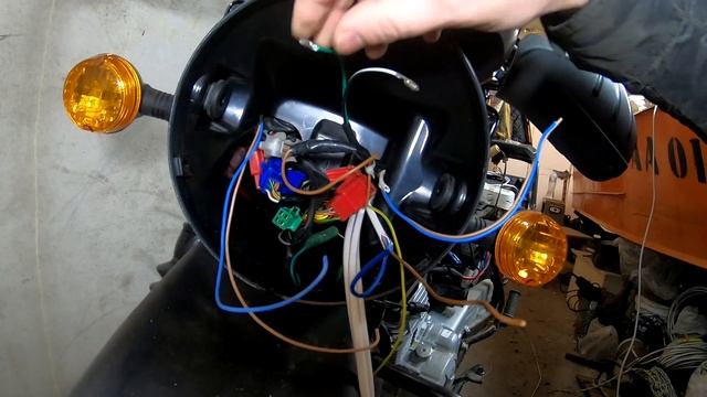 Установка обогрева ручек на мотоцикл Bajaj Boxer BM150X (часть -2) подключение электрики.